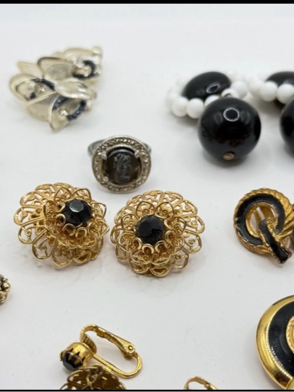 Vintage Black Gold Jewelry Lot - Picture 6 of 10